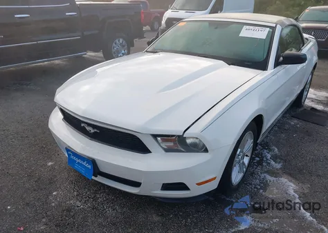 2010 Ford Mustang V6/V6 Premium z USA, uszkodzony, nr VIN 1ZVBP8EN8A5177825